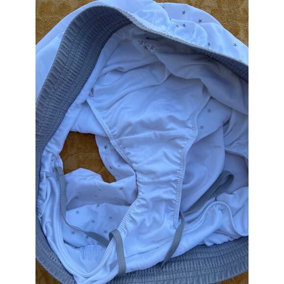 Nike Dry Fit Star Printed Shorts: Size L - Picture 6 of 7